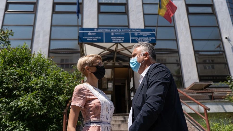 Digitalizarea dosarelor de pensie înaintează greoi, ce variante are Ministerul Muncii