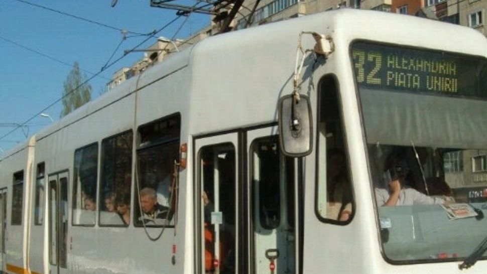  Linia 32 este blocată pe Calea Rahovei: defecţiuni la un tramvai - A fost trimisă echipa de intervenții