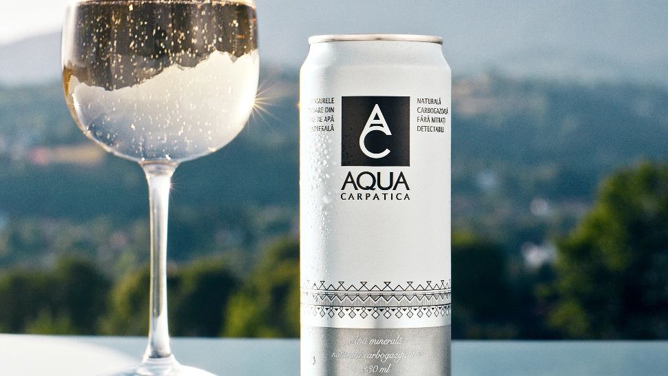 AQUA Carpatica, membră Valvis Holding, lansează cu mândrie prima doza de apă minerală românească (P)