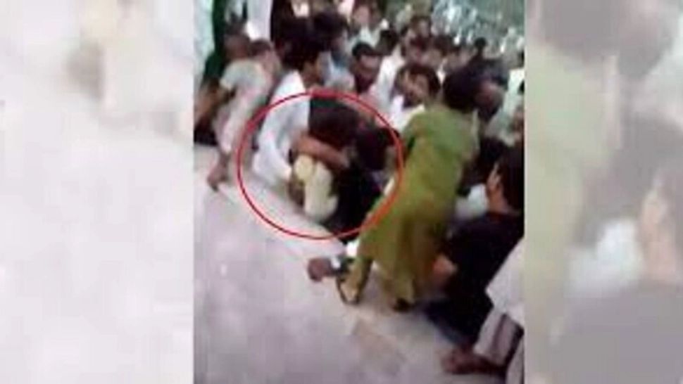 O femeie a fost agresată de peste 400 de bărbați în Pakistan! VIDEO - Imagini cu un puternic impact emoțional - revoltă la nivel internațional
