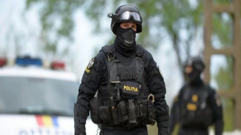 Percheziții în Prahova, Mehedinţi şi Timiş, la persoane suspectate de trafic de droguri de risc