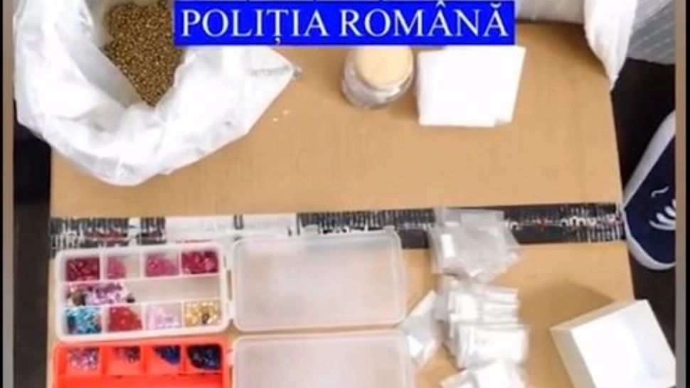 Percheziții de amploare la magazine de amanet din Galați! Șase kilograme de aur, confiscate de polițiști VIDEO