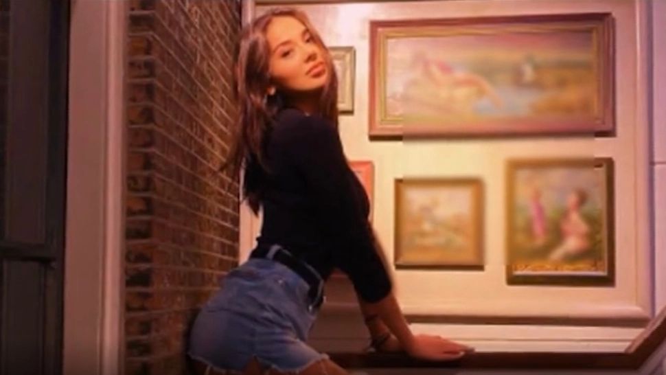 O tânără influenceriță riscă închisoarea după ce a publicat imagini din Muzeul Sexului. De ce o acuză autoritățile din Turcia