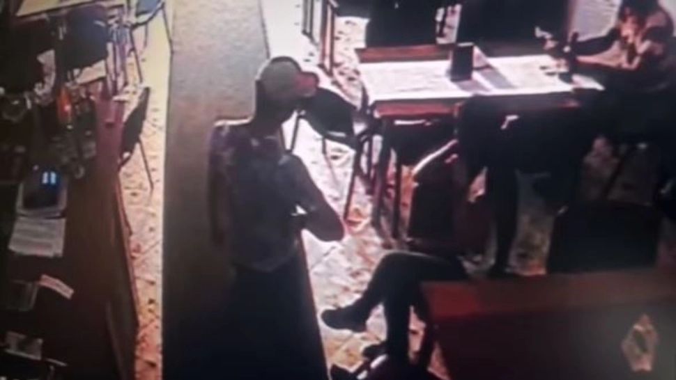 VIDEO | Filmul uciderii bărbatului care a sechestrat o minoră de 16 ani într-un apartament din Piatra Neamţ. Cum s-a ajuns la crimă