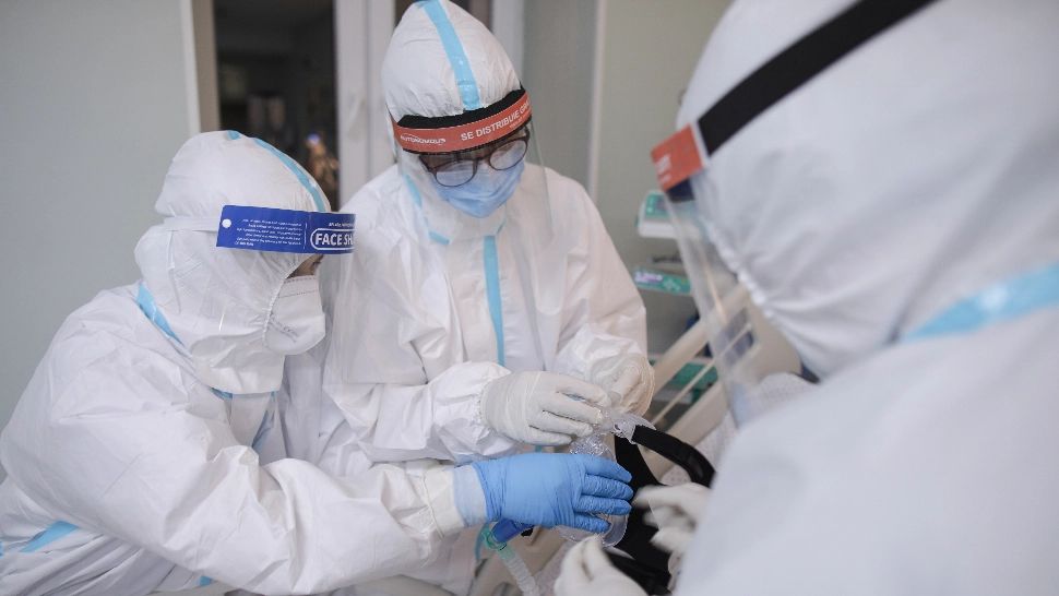 ANCHETĂ la un spital suport COVID după ce un bărbat de 94 de ani a ajuns acasă cu vânătăi la cap și ochi