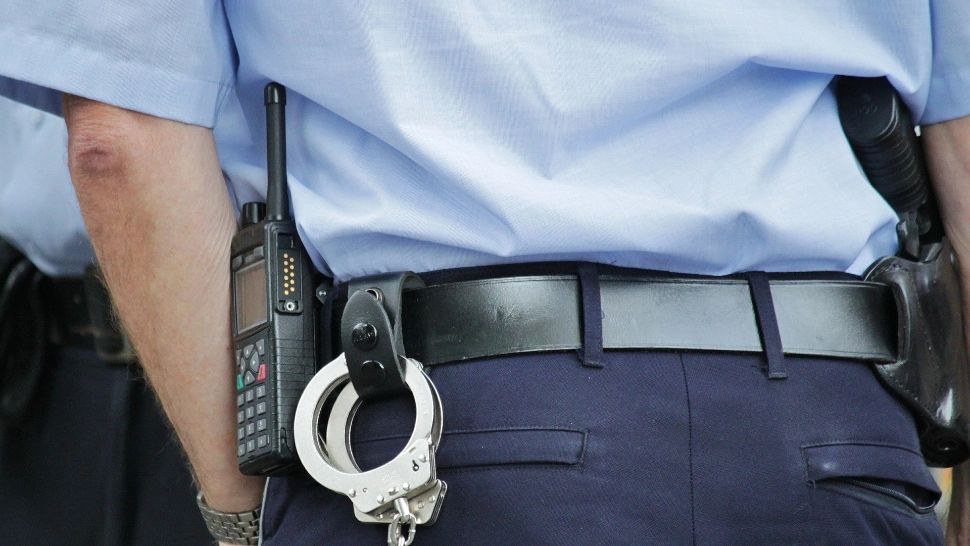 Caz revoltător, în Italia: 2 români au bătut și jefuit un tânăr nigerian. Detalii șocante din anchetă