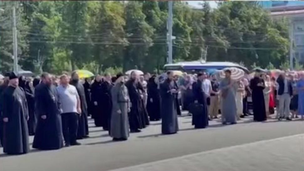 Proteste cu imnuri și rugăciuni la Chișinău. Care sunt nemulțumirile? VIDEO