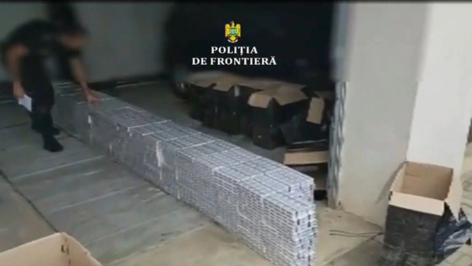 VIDEO Contrabandiști de țigări, prinși de poliție pe câmp. Marfa a fost confiscată