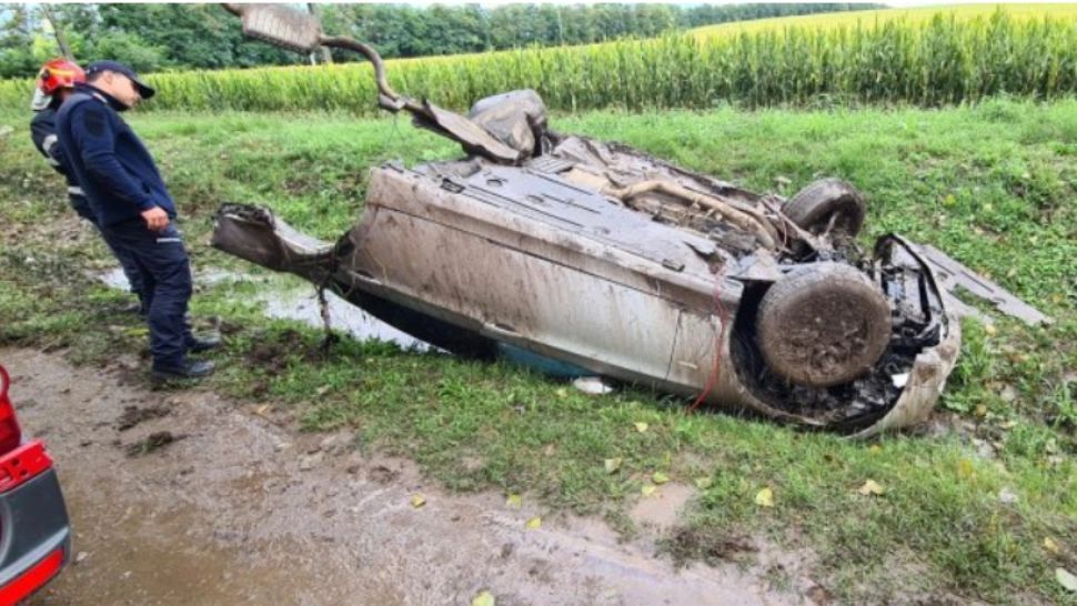 Accident STUPEFIANT, la Iași: O mașină s-a RUPT în două!