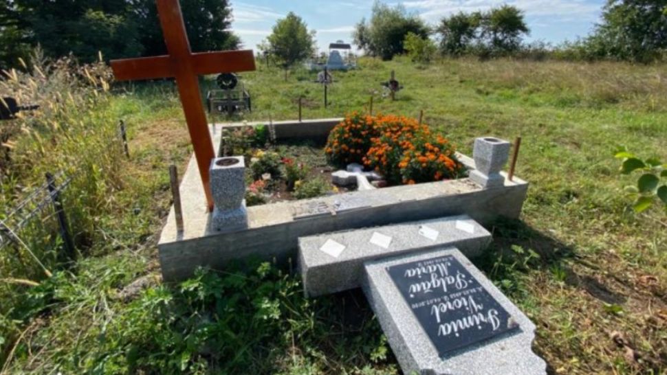 VIDEO Imagini ȘOCANTE în județul Botoșani: Un cimitir întreg a fost DEVASTAT de 2 copii minori. A fost deschis dosar penal