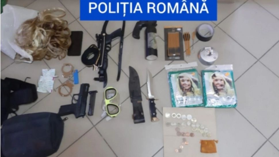 Bărbat, reținut după ce a amenințat cu un pistol pe terasa unui bar din județul Dolj. UIMITOR ce au descoperit polițiștii asupra sa 