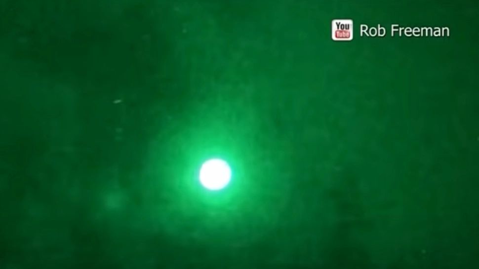 Un OZN a fost văzut pe cerul Canadei. Cum s-a produs "întâlnirea" cu misteriosul obiect zburător