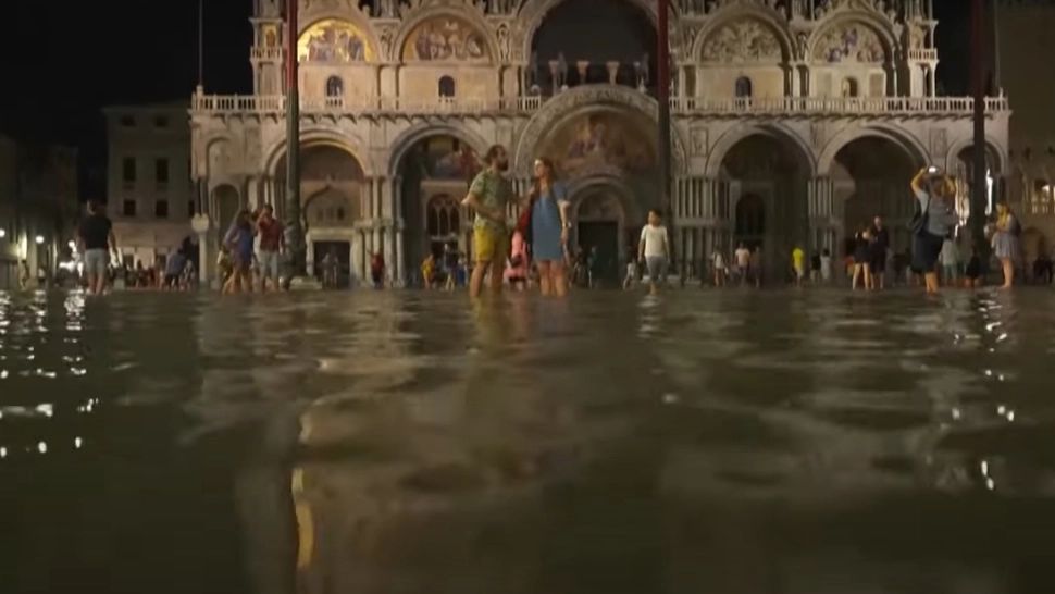 VIDEO Fenomen rar: Inundațiile din Veneția, deliciu pentru turiști