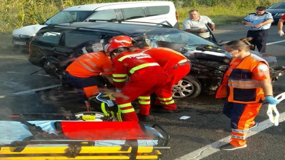Accident grav la ieșire din Mihăilești. Patru victime, în urma unui impact violent - FOTO