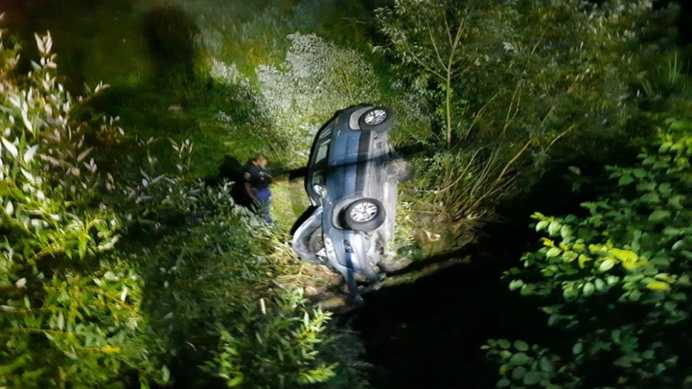 Accident CUMPLIT, în Mureș. Cinci tineri au căzut cu maşina într-o râpă de 6 metri