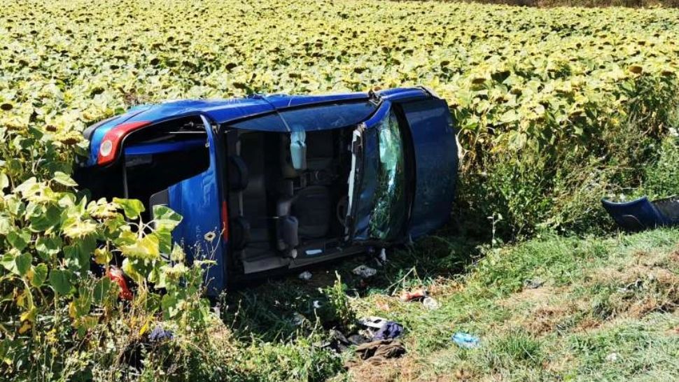 Accident CUMPLIT, în Suceava: 5 victime, dintre care 3 copii. Traficul, BLOCAT temporar - FOTO