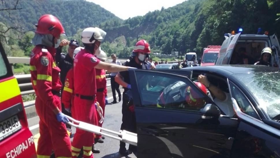 Accident grav în Brașov. Un bărbat a murit, alte cinci persoane au fost grav rănite 
