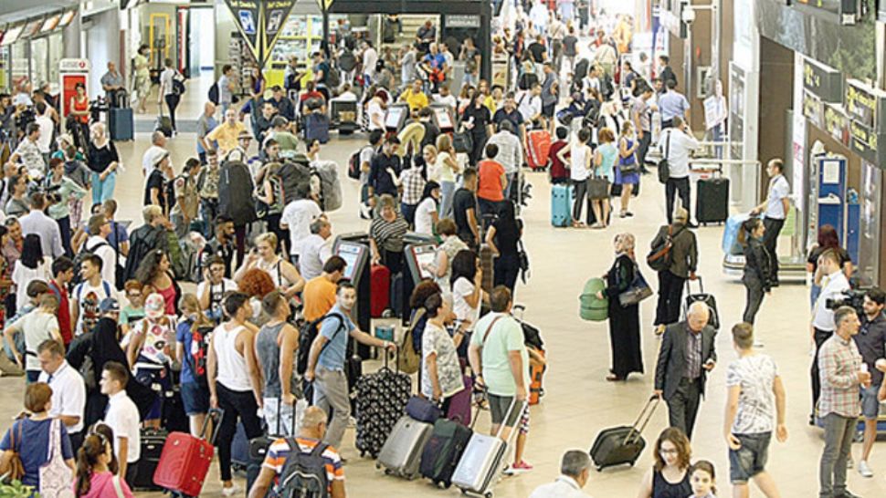 Aglomerație și cozi uriașe pe aeroportul Otopeni, în plină pandemie - Care este motivul? Explicațiile autorităților