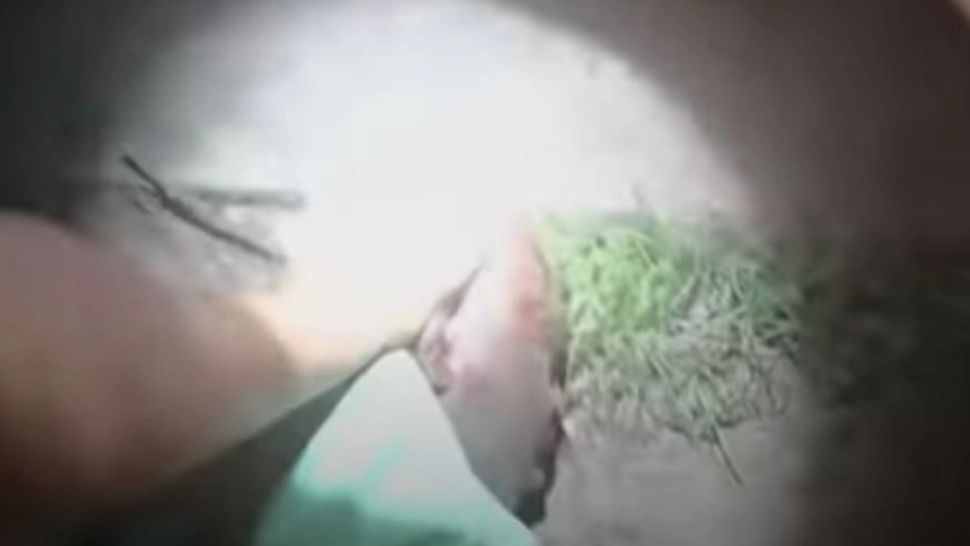 VIDEO | Un nou scandal în poliția americană. Bărbat de culoare, bătut de 18 ori cu lanterna în cap, în doar 24 de secunde