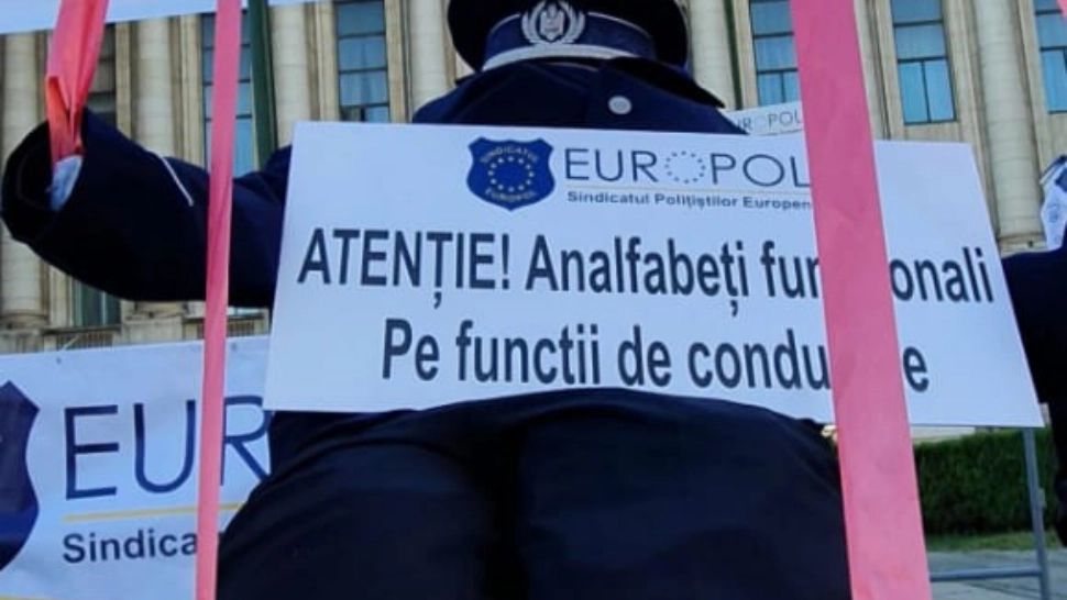 Şef din IPJ Neamţ, reclamat că a modificat fișele posturilor pentru a putea da ordine oricui