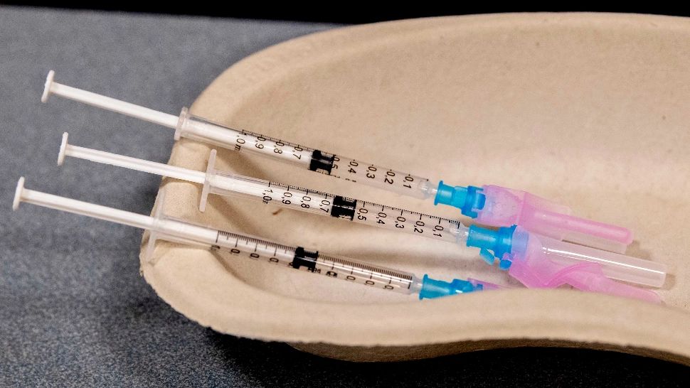 Încă o țară europeană va trece la administrarea celei de-a treia doze de vaccin anti-Covid