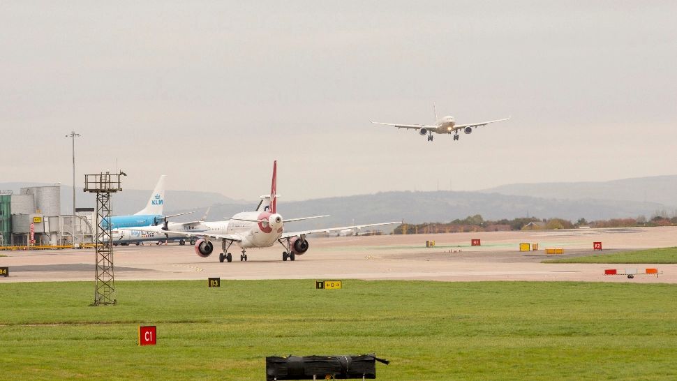 Probleme pentru un avion care a aterizat de urgență la Iași. A fost activat PLANUL ROȘU de intervenție! VIDEO