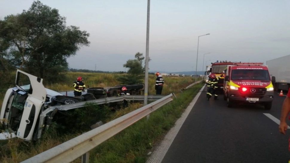 A curs lapte pe A1! O cisternă cu zeci de mii de tone de lapte s-a răsturnat. Trafic BLOCAT