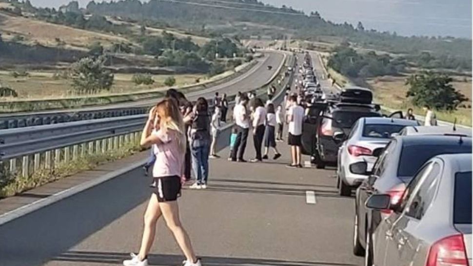 Haos si nervi în drum spre Grecia. Românii așteaptă și 9 ore la punctele de trecere a frontierei 