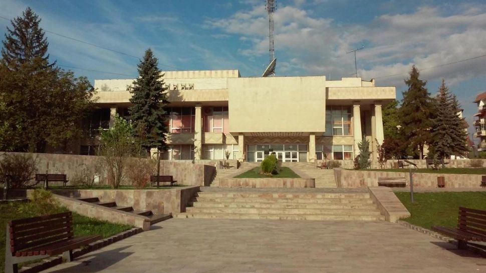 Comoara imobiliară de 4 milioane de euro. Primarul care vrea să fure casa de cultură