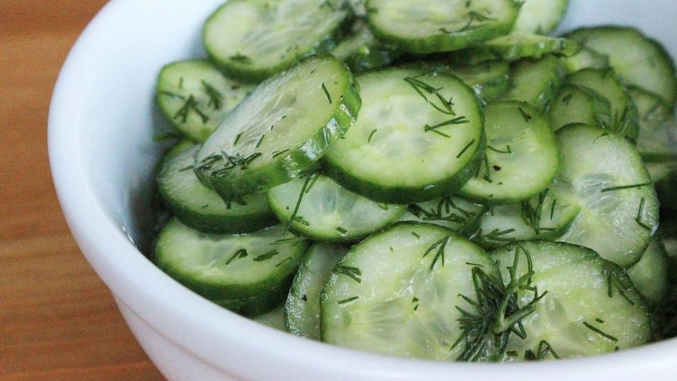 Pericolul mare la care te expui când mănânci castraveți cu sare - Foarte puțini știu asta