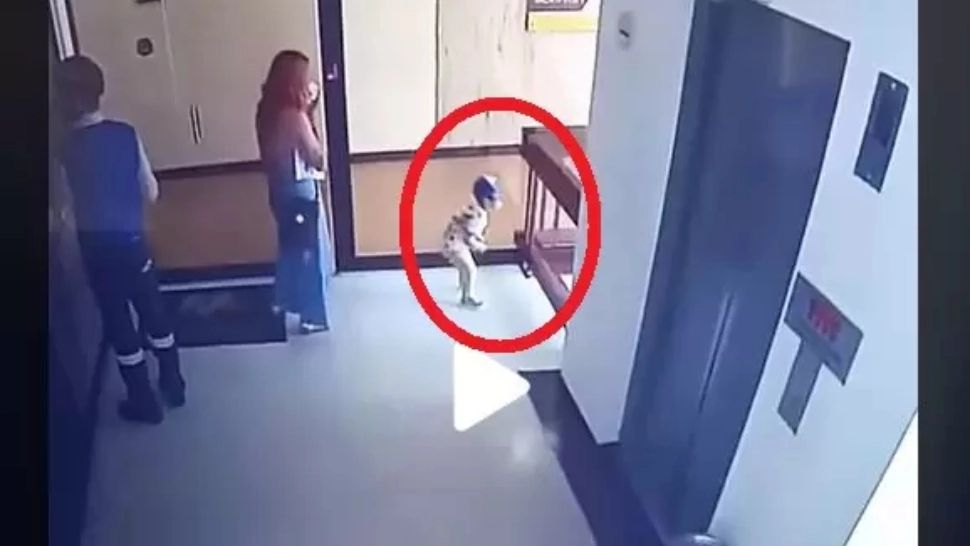 VIDEO – A salvat copilul de la moarte în ultima secundă – Imagini care-ți taie respirația