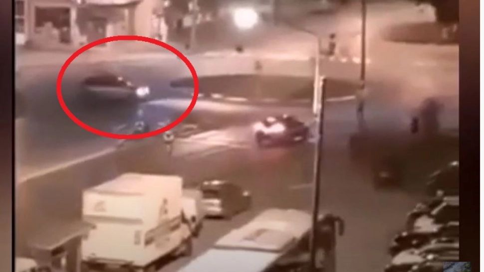 VIDEO - Un șofer din Hunedoara, filmat când făcea drifturi în sensul giratoriu - Ce i-au făcut polițiștii