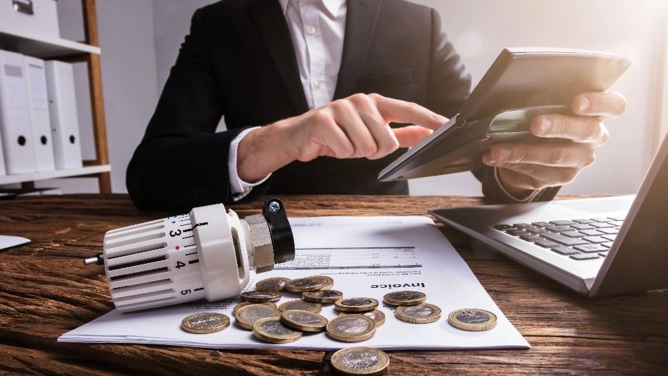 Un bărbat a făcut infarct când a văzut factura de la gaze de 10 ori mai mare. Soţia lui a chemat Ambulanța