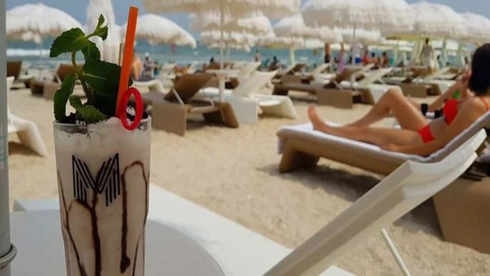 O tânără de 22 de ani, plasată în carantină, a postat pe Facebook poze de la mare. Ce a urmat