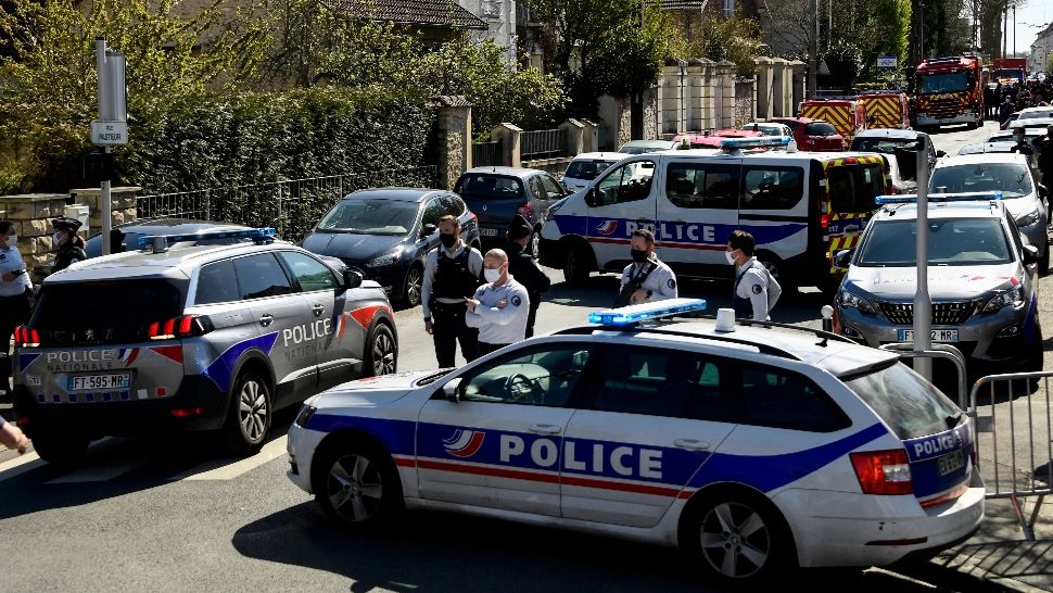 Tânăr român de 17 ani, împușcat în plină stradă, într-un orășel din Franța