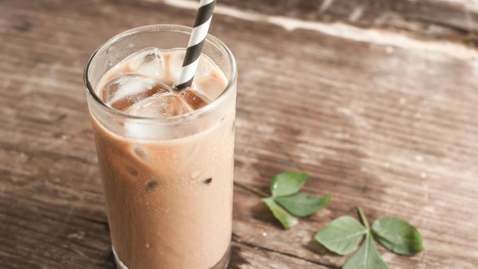 Frappe vs Freddo: Bătălia celebrelor cafele grecești cu gheață - Tu pe care o preferi?