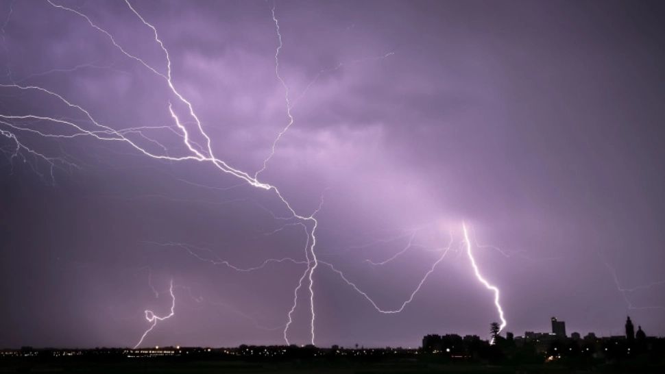 Alertă meteo: Cod roșu de fenomene extreme, joi seară – Zonele vizate