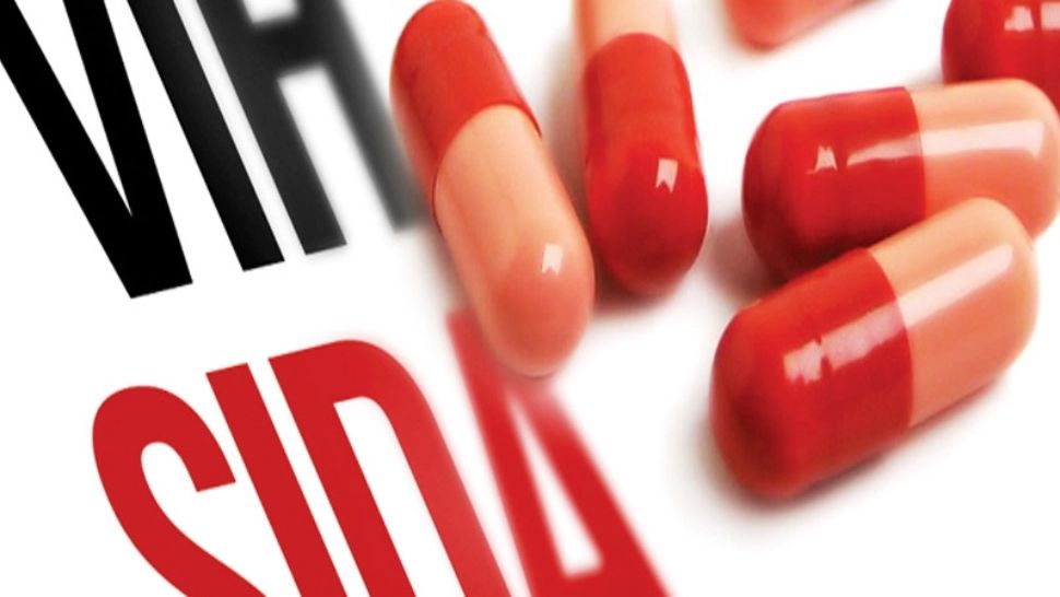 PROTEST la ușa ministrului Sănătății pentru banii de tratamente HIV/SIDA și o strategie națională - VIDEO