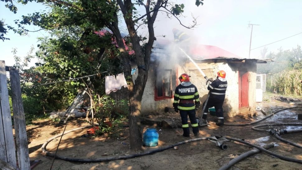 Incendiu de amploare, în Galați: casă mistuită de flăcările puternice - VIDEO