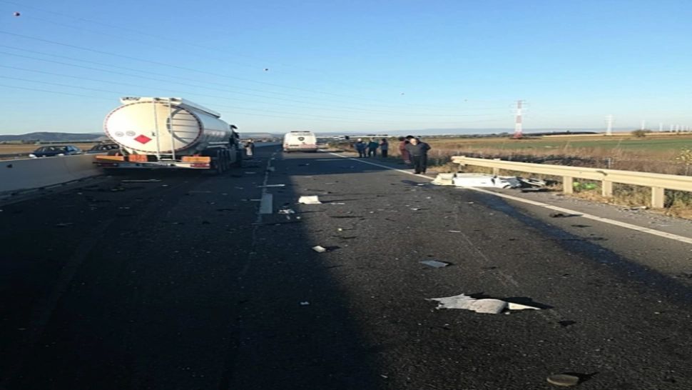 Accident grav cu o cisternă care transporta combustibil, la Cheia: 1 mort și 3 răniți, între care și un copil