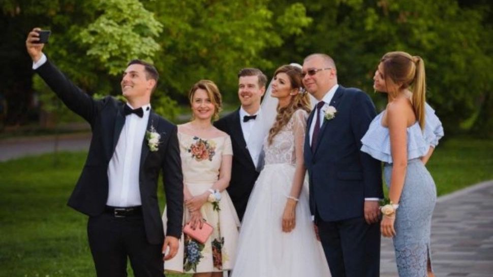 Firma Baronului Galben de Maramureș, contracte cu primării și școli din județ