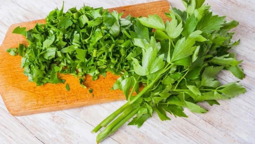 Nu mai pune LEUȘTEAN în ciorbă! Este cea mai frecventă greșeală! Medicii trag un semnal de alarmă