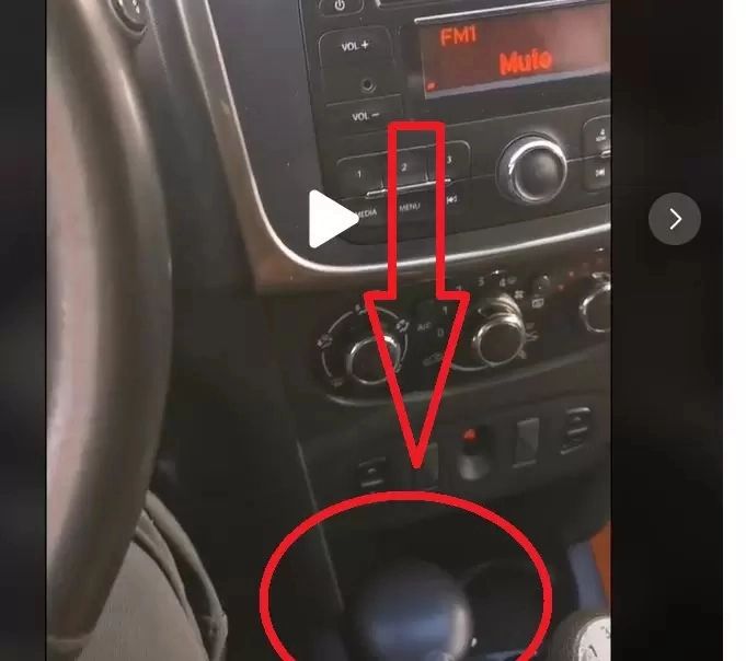 VIDEO – Cea mai tare dotare a unui Logan – Ce are în locul scrumierei – Tot internetul a râs de imaginile astea