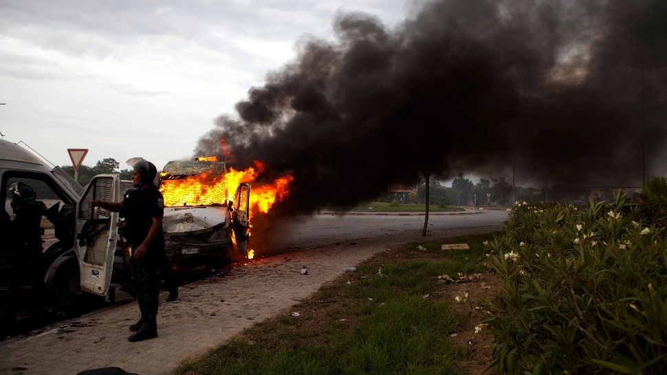 Cum a scăpat de închisoare un student arab care a incendiat 4 mașini pentru că a fost privit în ochi