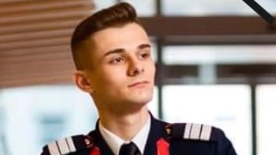 Un tânăr de 21 de ani, student la Academia Militară, a murit după ce s-a dezechilibrat și a căzut peste un circular de tăiat lemne