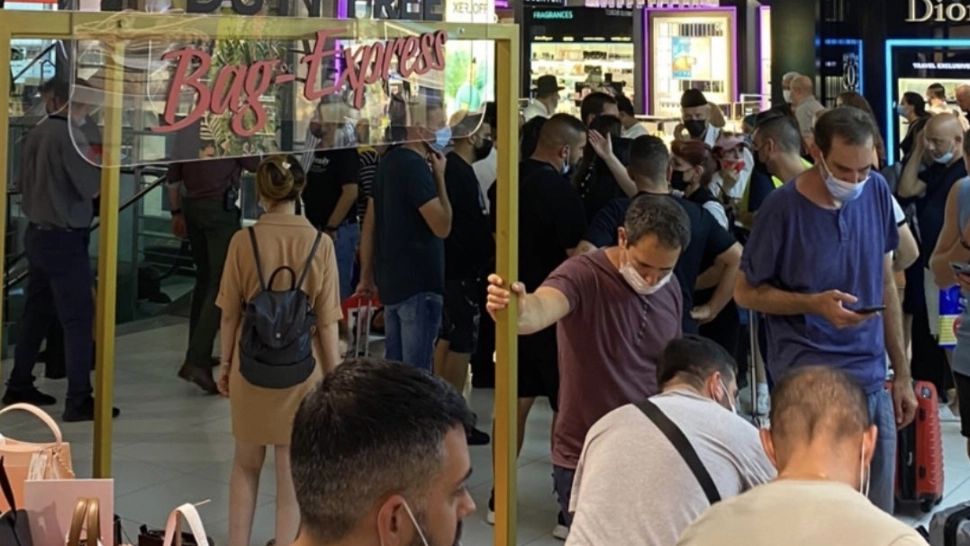 Alertă pe aeroportul Otopeni, după o degajare de fum. Traficul aerian este sub control