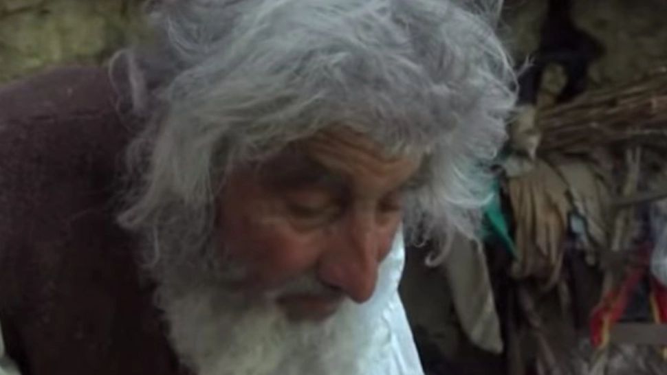 Sârbul Panta Petrovic, izolat de lume de 20 de ani, s-a vaccinat împotriva COVID-19 - FOTO&VIDEO