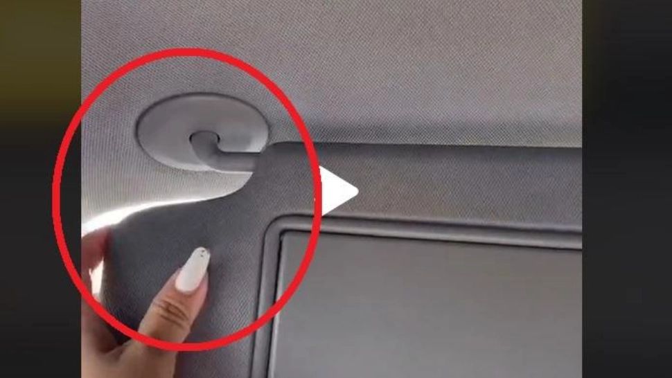 VIDEO - Funcția secretă a parasolarului din mașină - Puțină lume știe că poate fi folosit așa