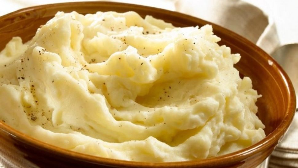 Cum faci cel mai bun piure de cartofi. Un singur ingredient pe care şi tu îl ai în casă face diferenţa