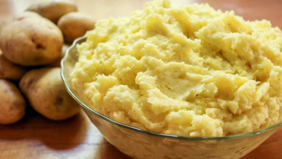 Pericolul din piure - Greșeala pe care o fac cele mai multe gospodinele poate face mâncarea toxică